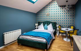 Bourgeois Apartment In Cultural Heritage Building By Ruterra